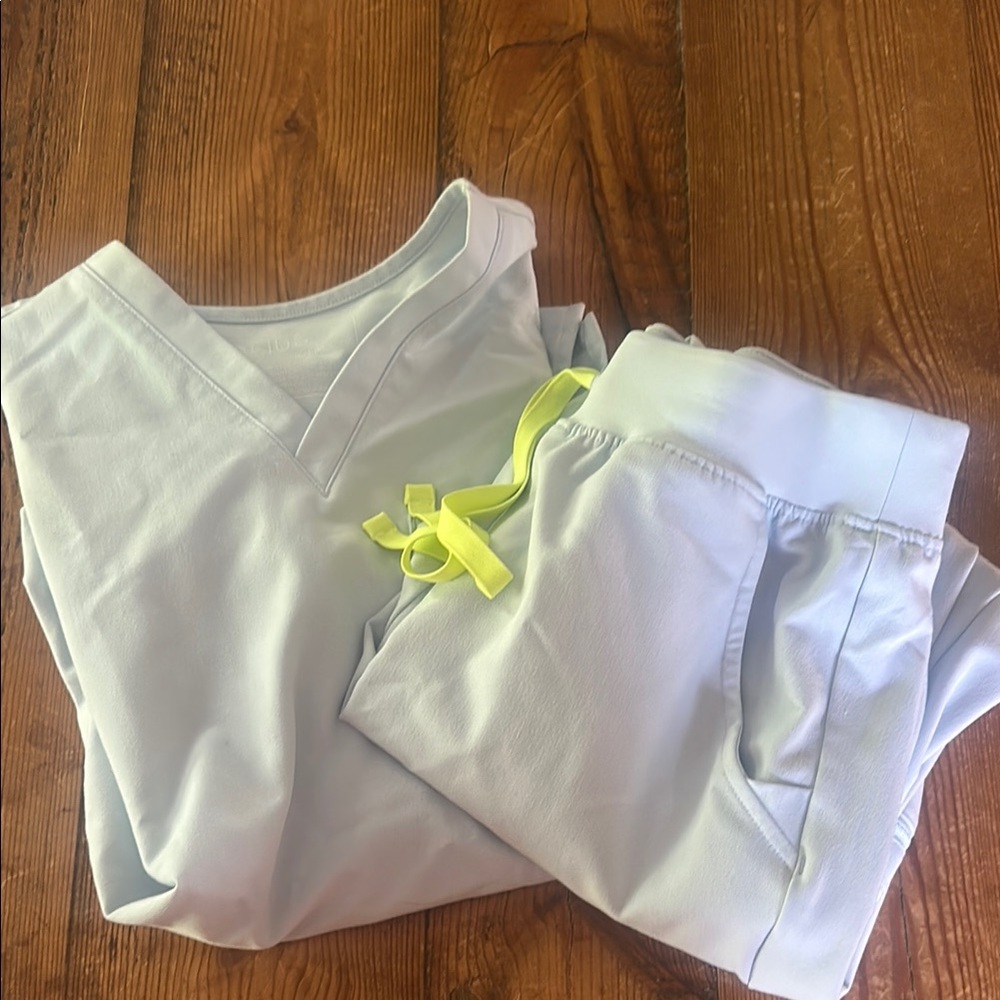 Figs Open Skies Scrub Set Women Xs top/Small bottom